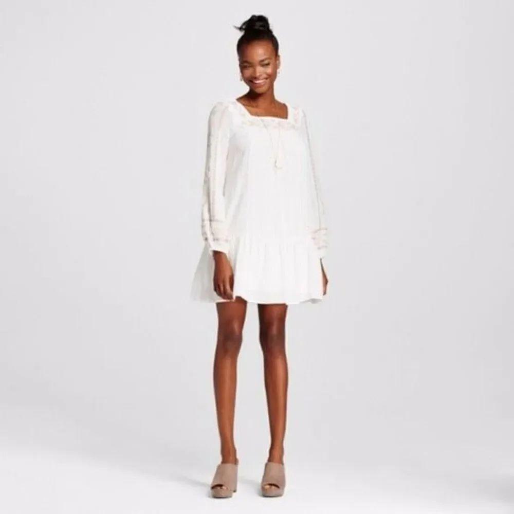 ✨Xhilaration White bohemian embroidered dress✨
